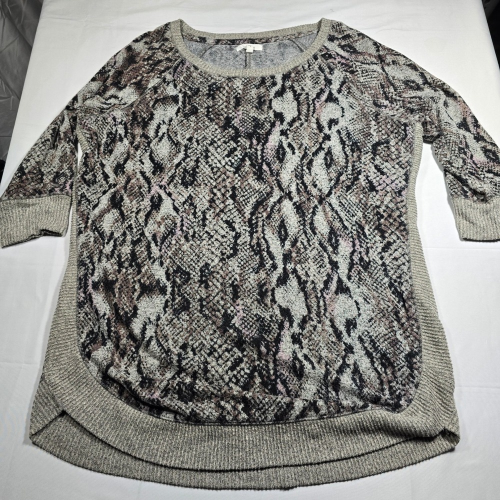 Maurices Womens Small Gray Snake Print Knit Top 3/4‎ Sleeve Curved Hem Sweater